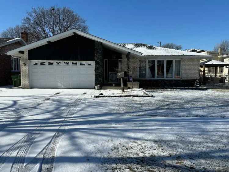 Single-family house For Sale in 9526, South Kilbourn Avenue, Oak Lawn, Illinois