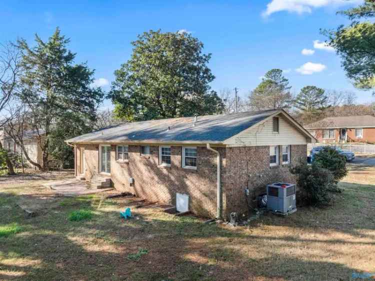 Single-family house For Sale in Huntsville, Alabama