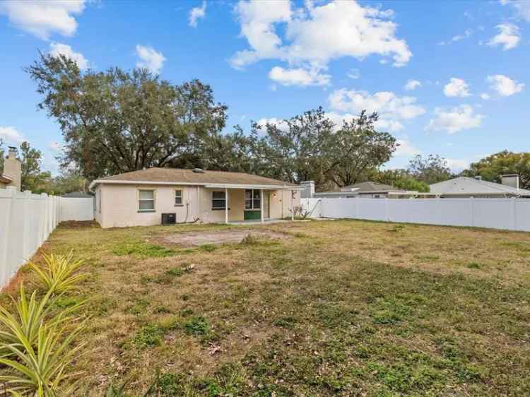 Single-family house For Sale in 10930, North Edison Avenue, Tampa, Florida