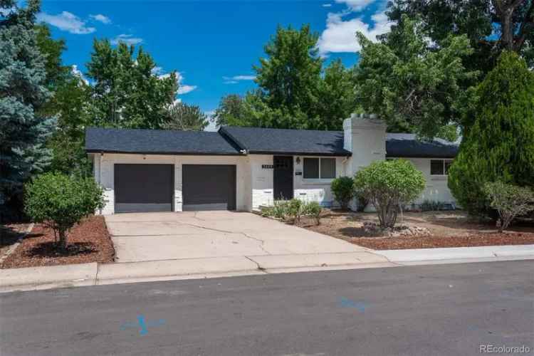 Single-family house For Sale in 3449, West Alamo Place, Littleton, Colorado