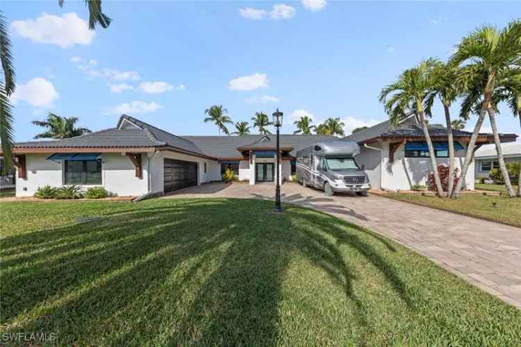 Single-family house For Sale in 13892, River Forest Drive, Fort Myers Shores, Florida