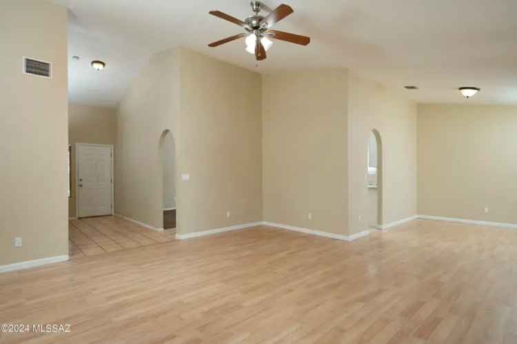 Single-family house For Sale in 8226, South Via del Barquero, Tucson, Arizona