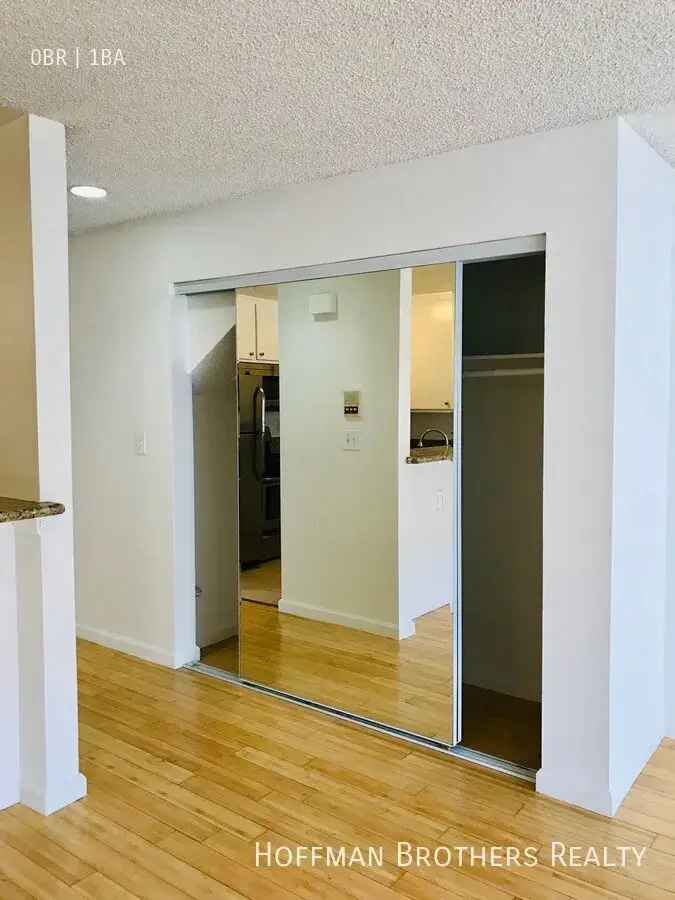 Studio Apartment for Rent near Sawtelle Blvd with Parking