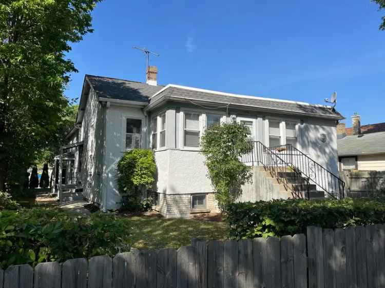 Multi-family house For Sale in 1732, Brown Avenue, Evanston, Illinois