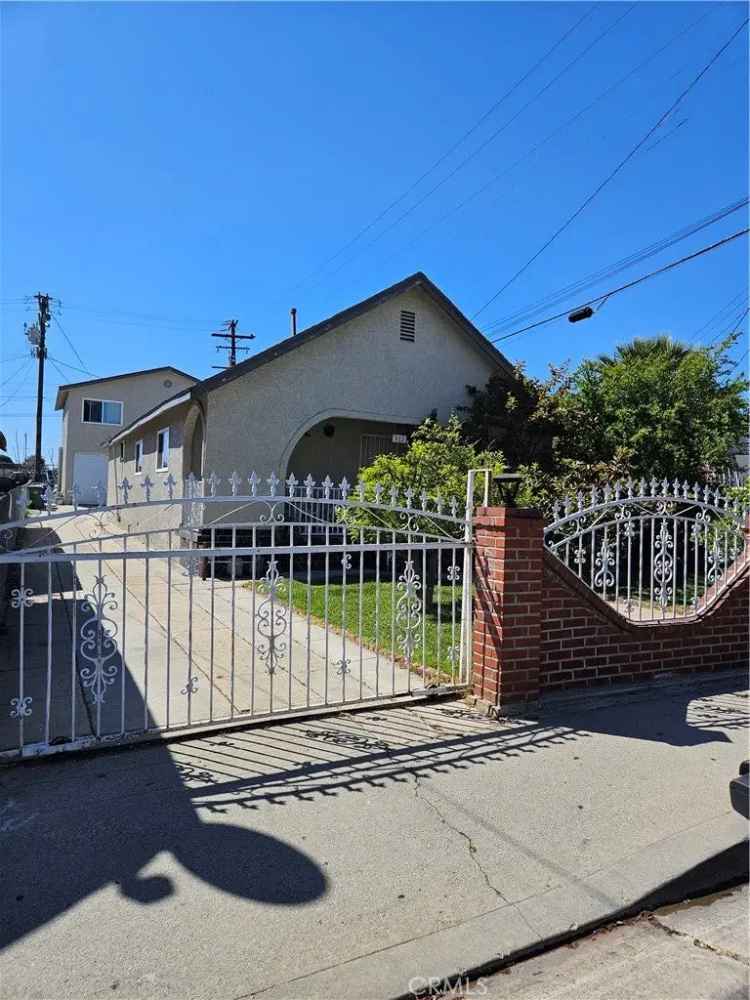 Single-family house For Sale in Commerce, California