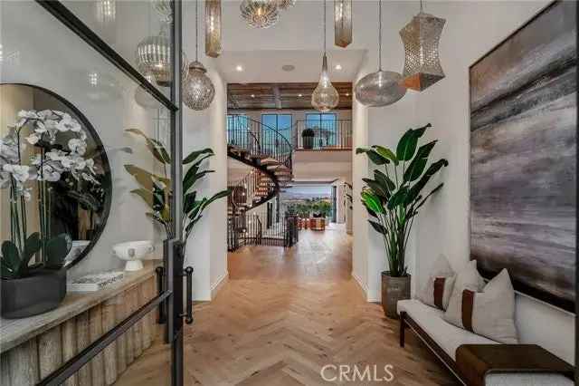 Single-family house For Sale in 112, Kings Place, Newport Beach, California