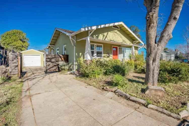 Single-family house For Sale in 4217, 12th Avenue, Sacramento, California