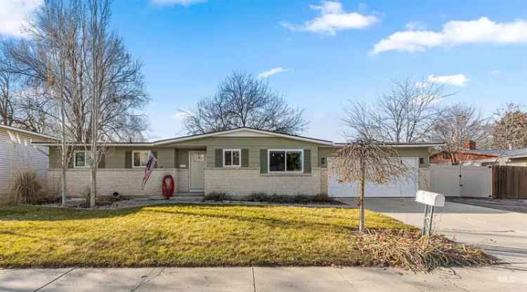 Single-family house For Sale in 3785, North Kingswood Drive, Boise, Idaho