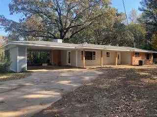 Single-family house For Sale in Clarksville, Arkansas