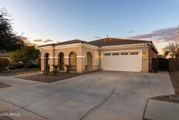 Single-family house For Sale in 21004, East Sunset Drive, Queen Creek, Arizona