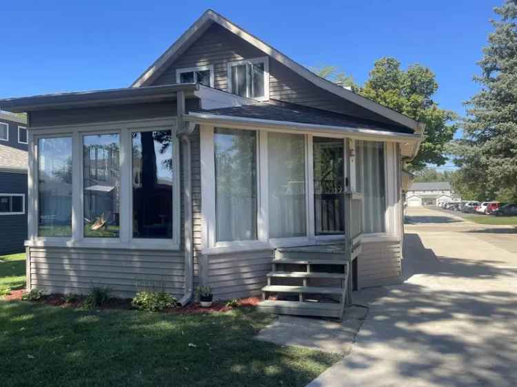 Single-family house For Sale in 2226, 6th Street, Peru, Illinois