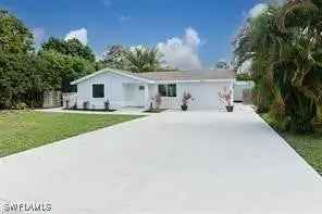 Single-family house For Sale in Bonita Springs, Florida