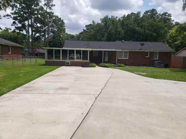 Single-family house For Sale in 2011, Acker Drive, Albany, Georgia