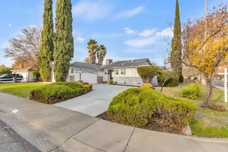 Single-family house For Sale in Sacramento, California