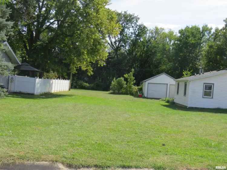 Land For Sale in DeWitt, Iowa