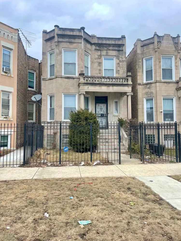 Multi-family house For Sale in 5038, West Fulton Street, Chicago, Illinois