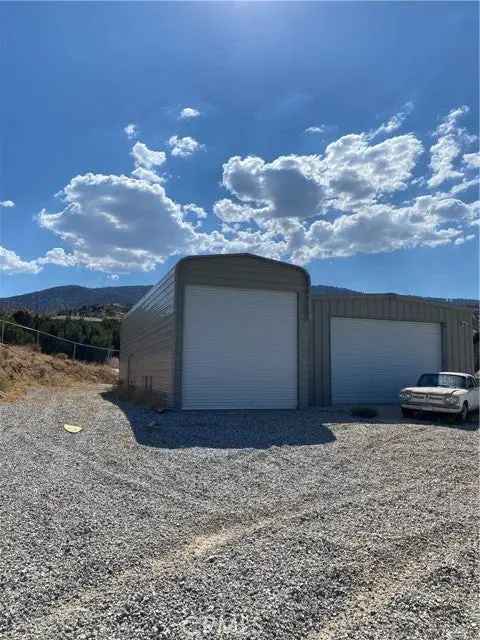 Single-family house For Sale in Piñon Hills, California