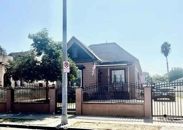 Single-family house For Sale in Los Angeles, California