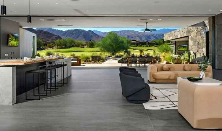 Single-family house For Sale in Indian Wells, California