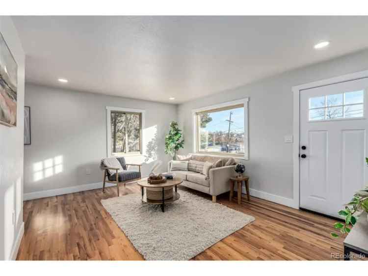 Single-family house For Sale in 4999, West Cedar Avenue, Denver, Colorado