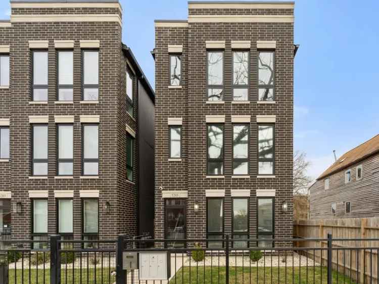 Multi-family house For Sale in 5205, South Wabash Avenue, Chicago, Illinois