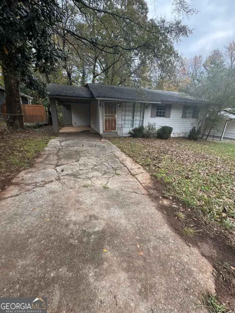 Single-family house For Sale in 2006, Phillips Drive Southeast, Atlanta, Georgia