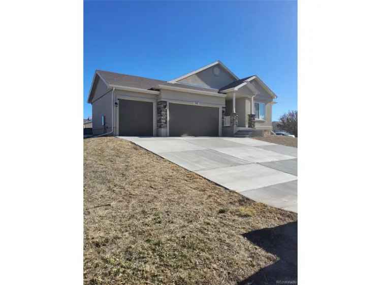 Single-family house For Sale in Pueblo West, Colorado