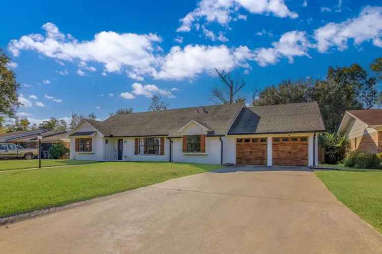 Single-family house For Sale in 1825, Rikisha Lane, Beaumont, Texas