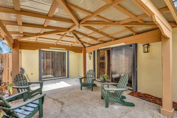 House For Sale in 99, Lake Arbor Drive, Palm Springs, Florida