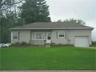 Single-family house For Sale in 901, West Main Street, Manchester, Iowa