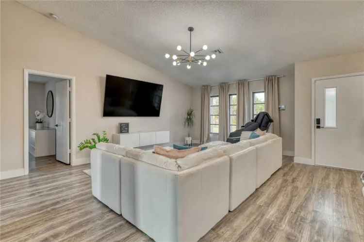 Single-family house For Sale in 245, Brighton Court, Englewood, Florida