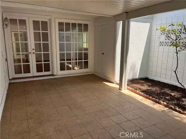 Single-family house For Sale in 348, Avenida Sevilla, Laguna Woods, California