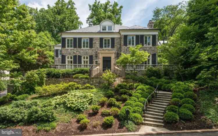 Single-family house For Sale in 4869, Glenbrook Road Northwest, Washington, District of Columbia