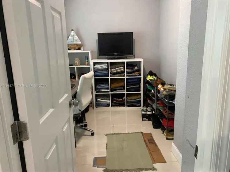 Single-family house For Sale in 1810, Northwest 47th Street, Miami, Florida