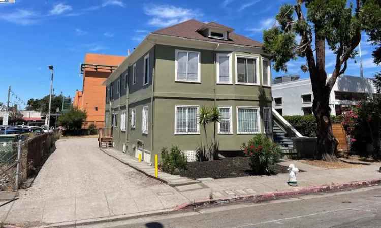 Multi-family house For Sale in Oakland, California