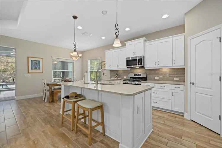 Single-family house For Sale in 11712, Hendry Loop, Venice Gardens, Florida