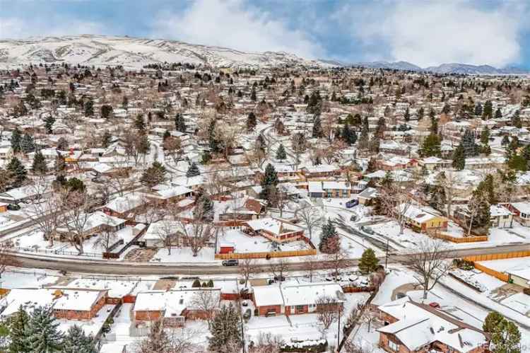 Single-family house For Sale in 1606, South Welch Circle, Lakewood, Colorado