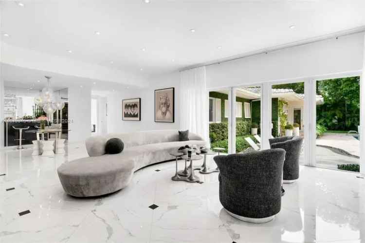 Single-family house For Sale in 4501, Nautilus Drive, Miami Beach, Florida