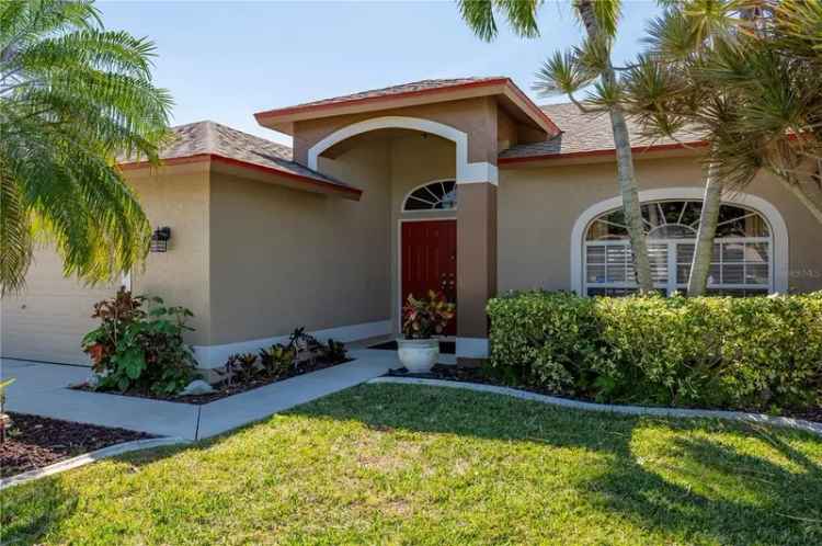 Single-family house For Sale in 1422, Southeast 20th Street, Cape Coral, Florida