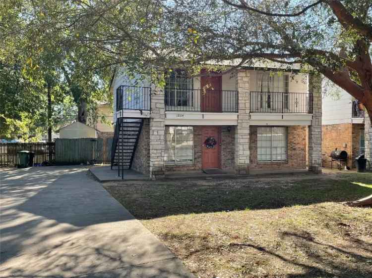 Duplex For Sale in Arlington, Texas