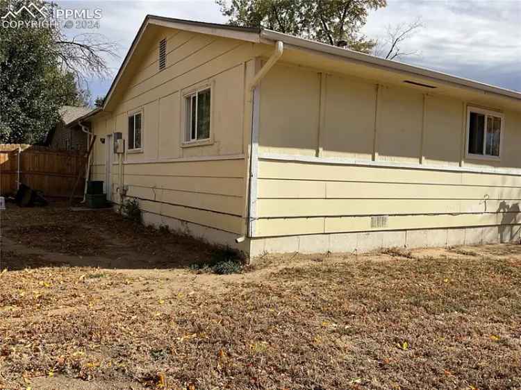 Single-family house For Sale in 1948, Carmel Drive, Colorado Springs, Colorado