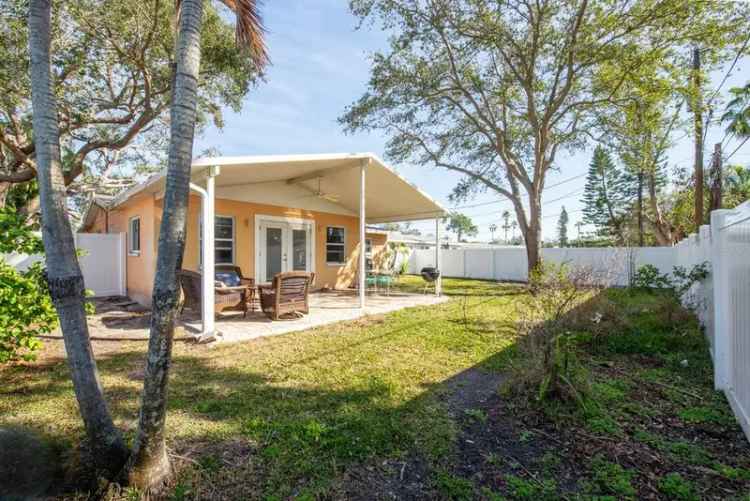 Single-family house For Sale in 4400, Carson Street Northeast, Saint Petersburg, Florida