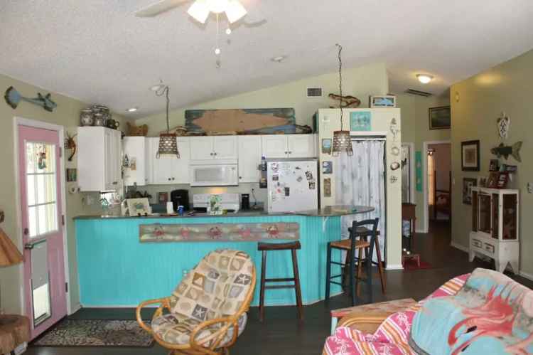 Single-family house For Sale in 108, 10th Street, Saint Augustine Beach, Florida