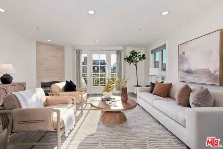 Condo For Sale in 1534, Amherst Avenue, Los Angeles, California