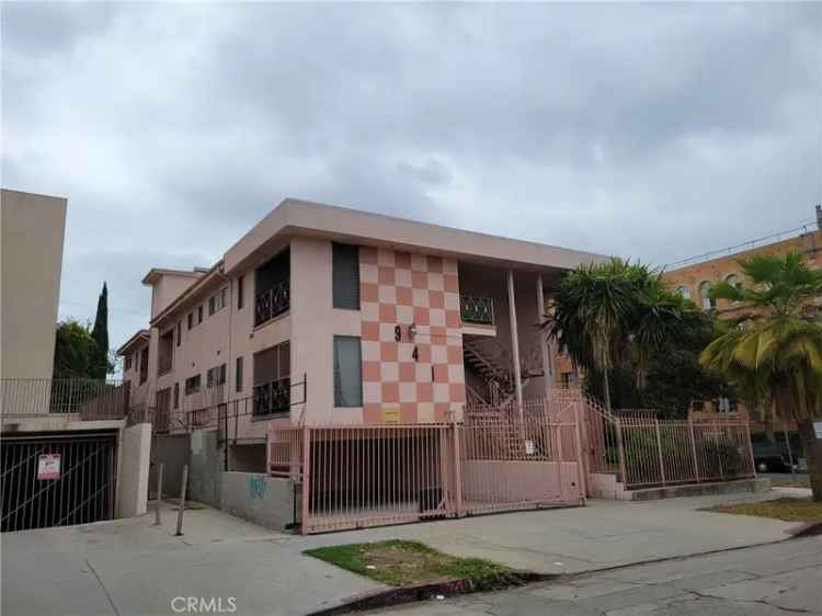 Multi-family house For Sale in 941, South Gramercy Place, Los Angeles, California