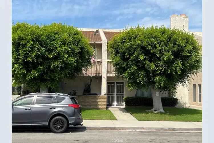 Multi-family house For Sale in 16771, Green Lane, Huntington Beach, California