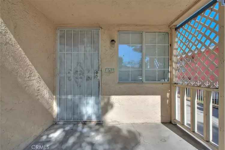 Duplex For Sale in Long Beach, California