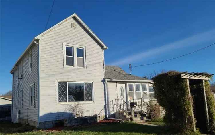 Single-family house For Sale in 705, East 12th Street, Vinton, Iowa