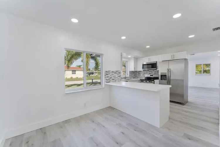 Luxury Home for Rent in Deerfield Beach - 4 Beds, 2 Baths