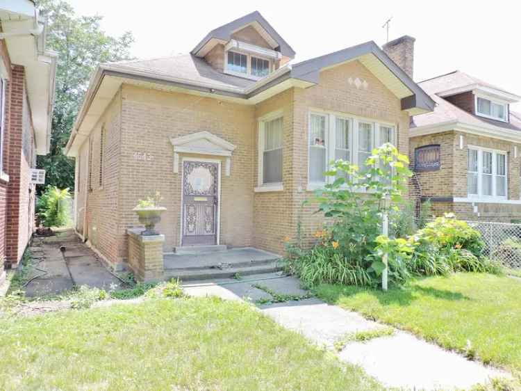 Single-family house For Sale in 1643, East 83rd Place, Chicago, Illinois